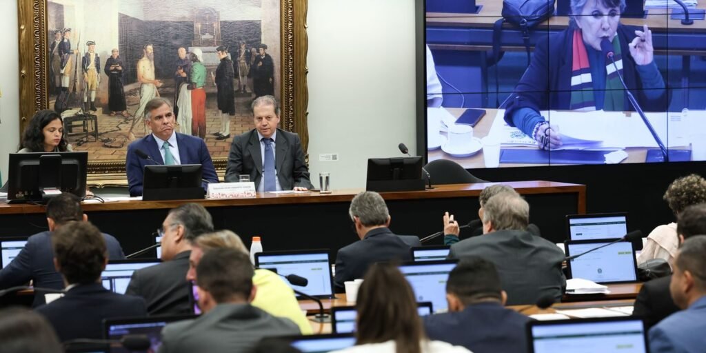 Reunião da CCJ da Câmara que aprovou PEC que estabelece a maioridade civil e penal aos 16 anos, em Brasília