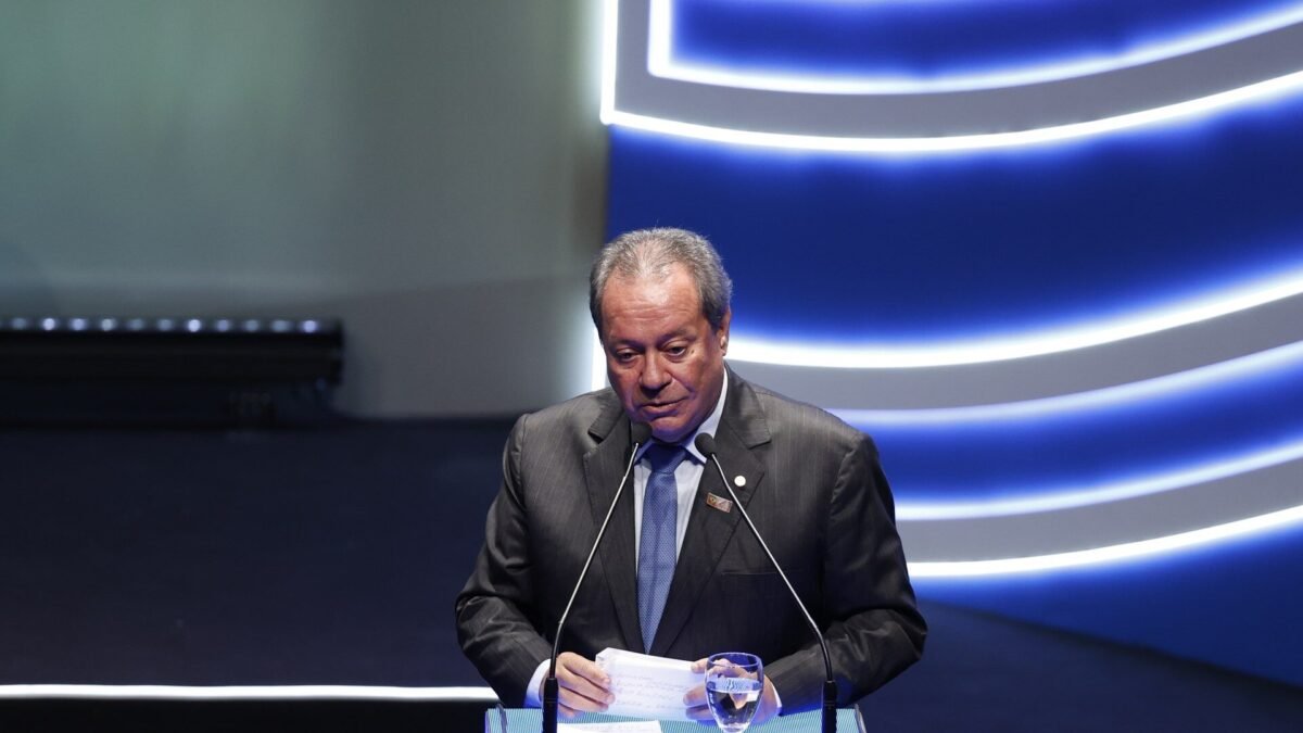 Indústria de transformação deve cair 0,7% em 2026, e CNI corta PIB para 1,6%