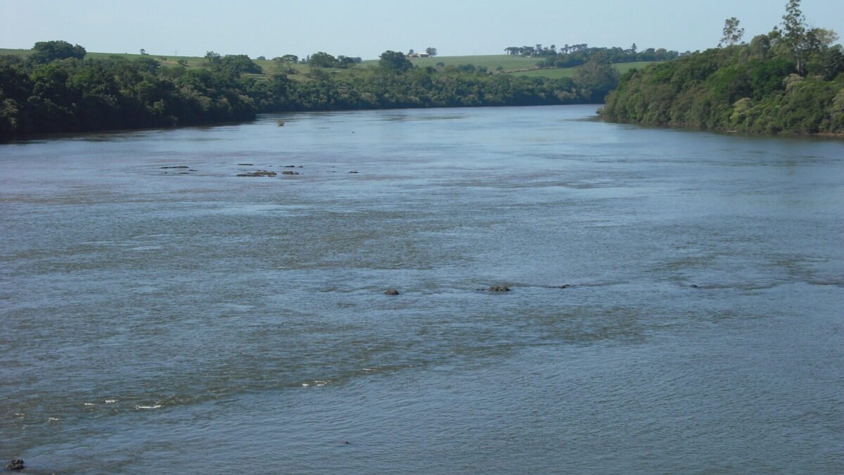 Adolescente venezuelana de 14 anos é morta a facadas em Floresta (PR); padrasto é procurado
