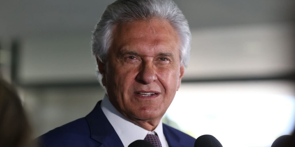 Ronaldo Caiado durante entrevista, quando era governador de Goiás