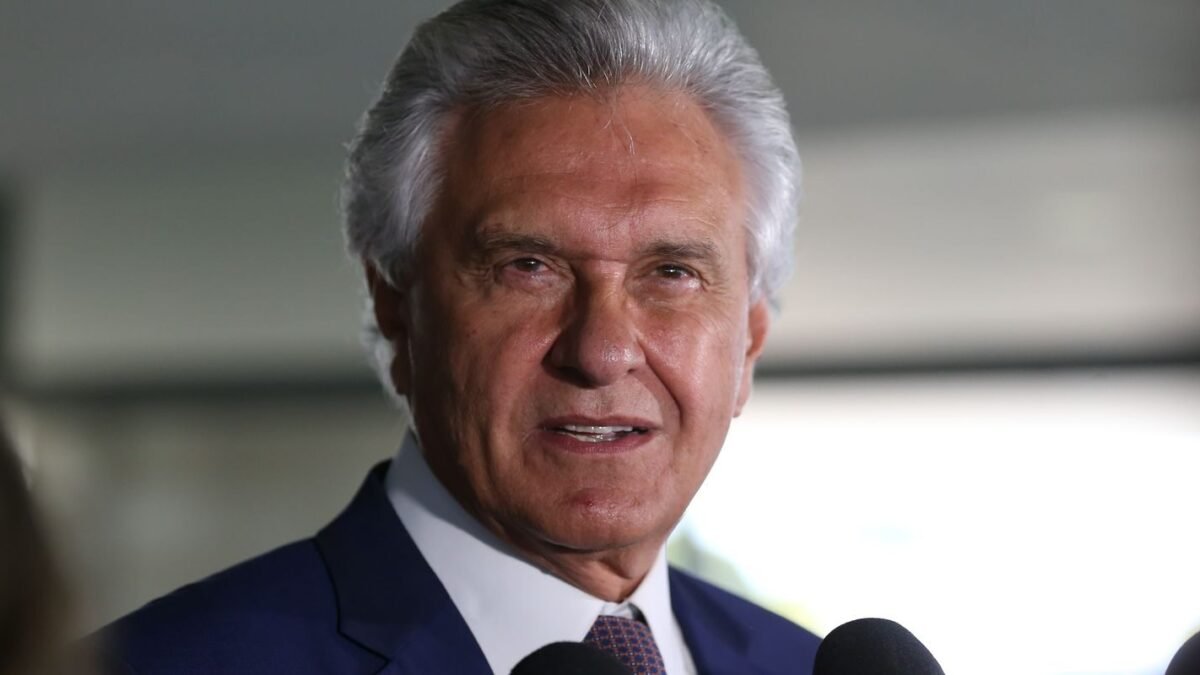 Caiado anuncia apoio a Flávio Bolsonaro no segundo turno e promete “maior vitória” em Goiás