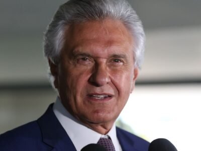 Caiado anuncia apoio a Flávio Bolsonaro no segundo turno e promete “maior vitória” em Goiás