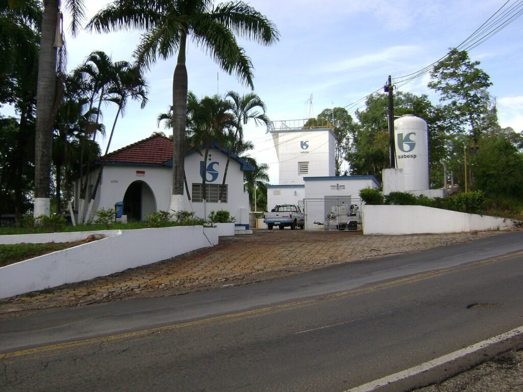 Sabesp em São Pedro (SP), foto de banco de imagens Wikimedia Commons