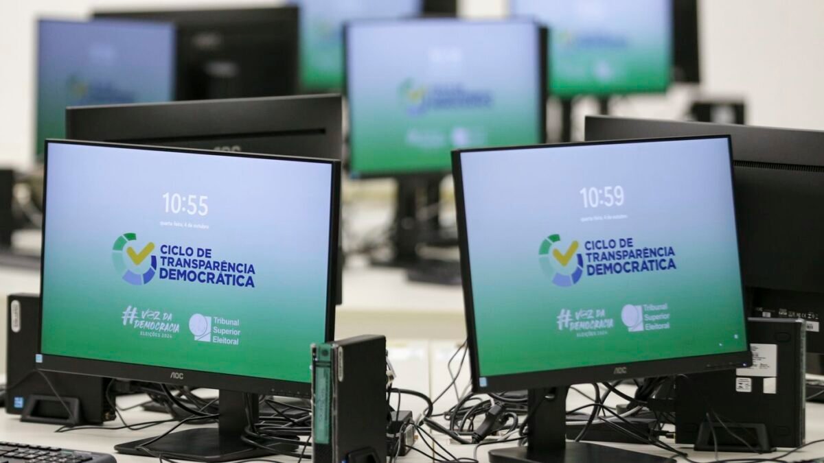 Pesquisa Palver: Flávio Bolsonaro tem 47% e Lula, 43%, na véspera do 1º turno