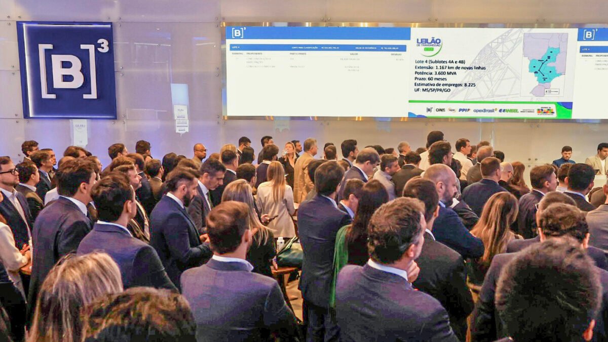 Ibovespa cai 18% na semana pós-eleição, a pior desde 2020, e dólar sobe 9%