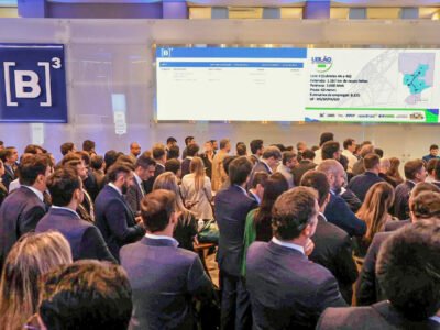 Ibovespa cai 18% na semana pós-eleição, a pior desde 2020, e dólar sobe 9%