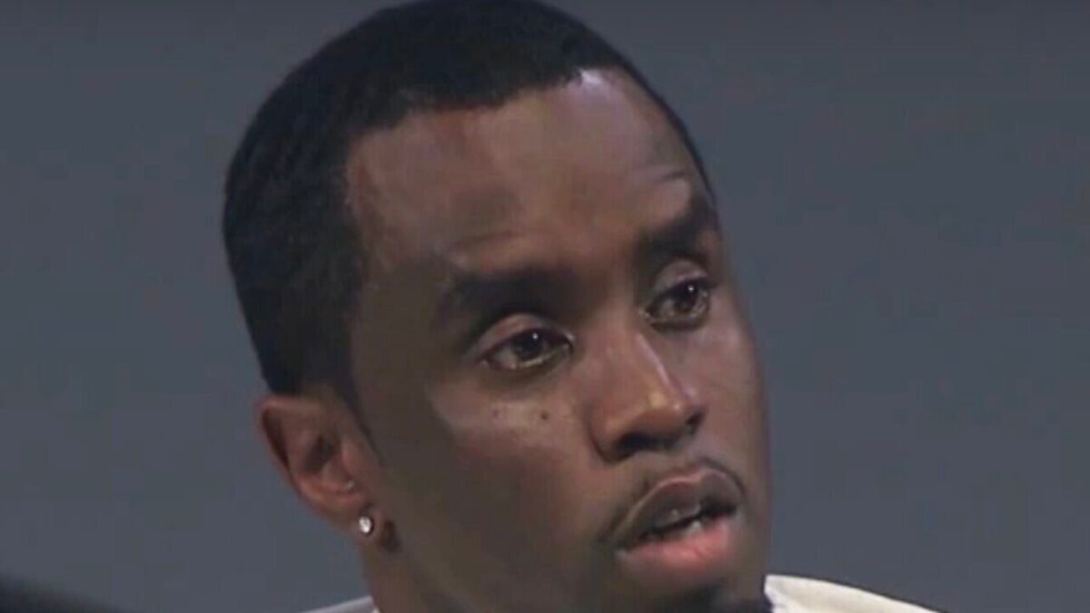 Diddy é levado de ambulância de prisão com ferimento na cabeça, diz TMZ