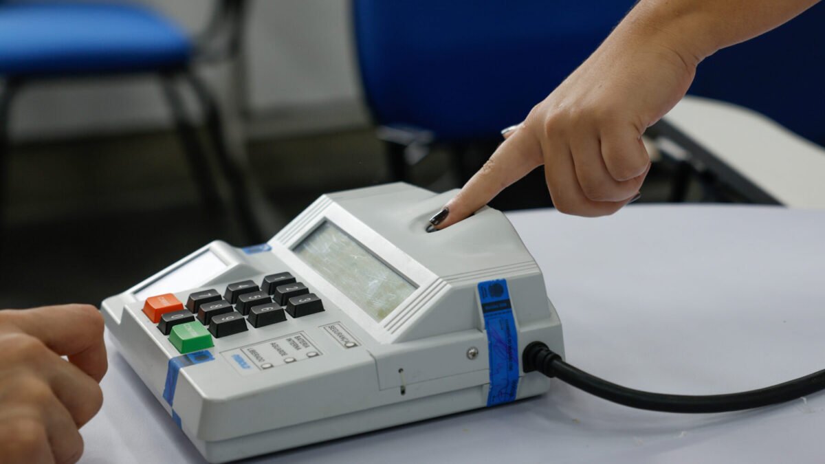 Cleitinho tem 53,4% em Minas e caminha para vencer no 1º turno, com 44,5% apurado