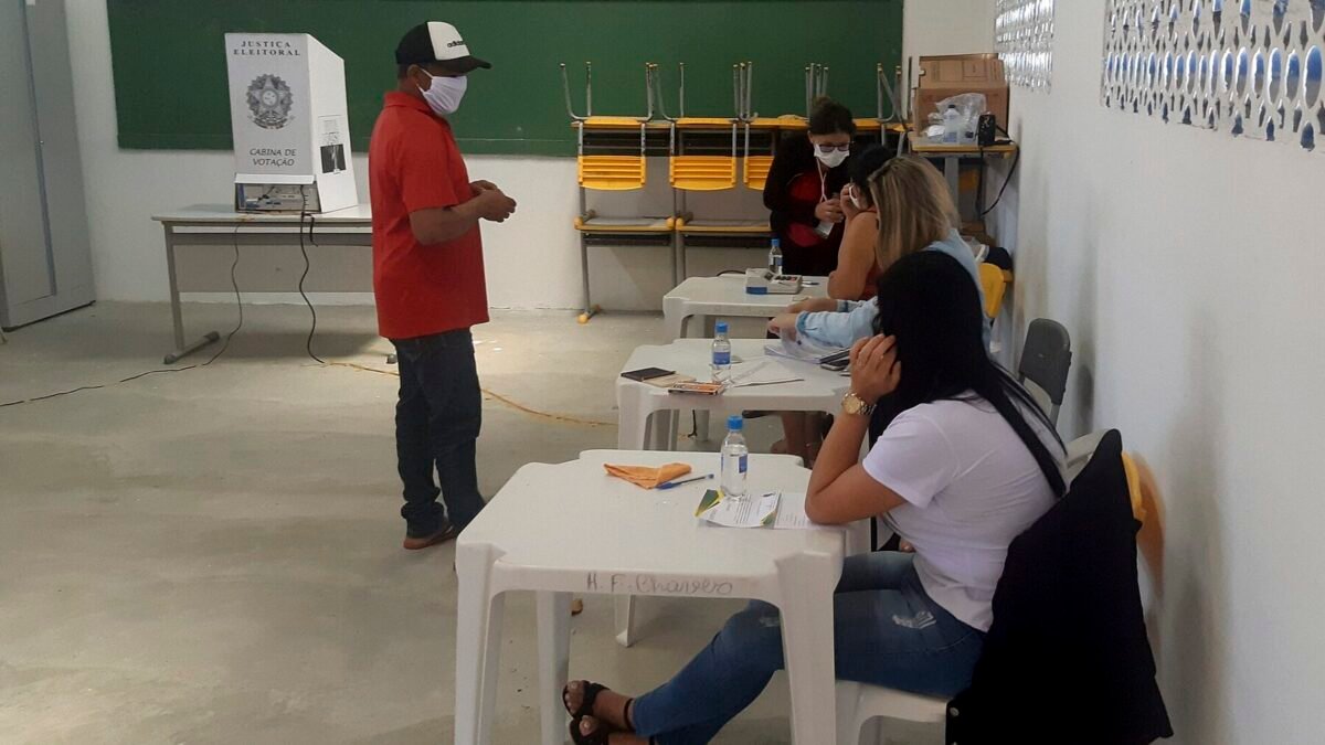 Mesário é levado à delegacia após sugerir voto a eleitor em Santa Gertrudes (SP)