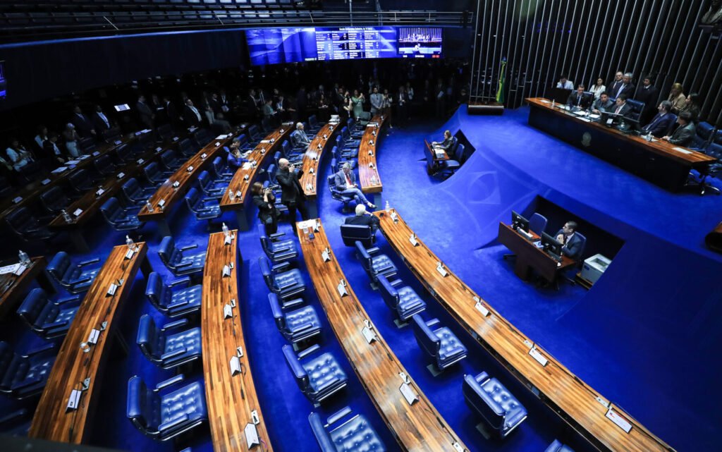 Bancadas azuis do plenário do Senado Federal