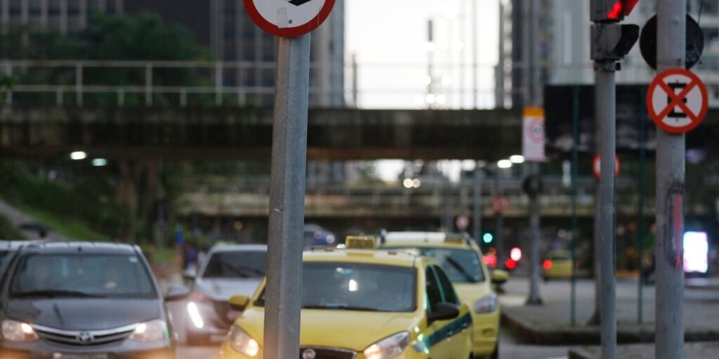 Sinalização de tráfego de veículos do Código de Trânsito Brasileiro, que completa 25 anos