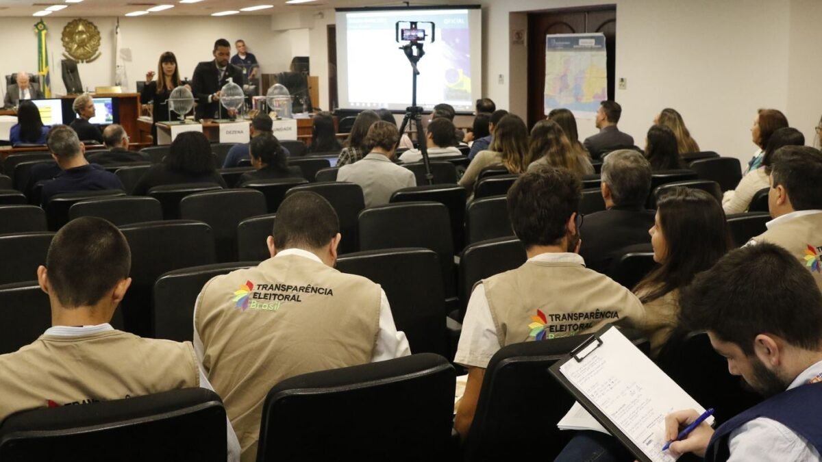 Eleições 2026: 99,93% das urnas funcionam sem falhas até as 10h