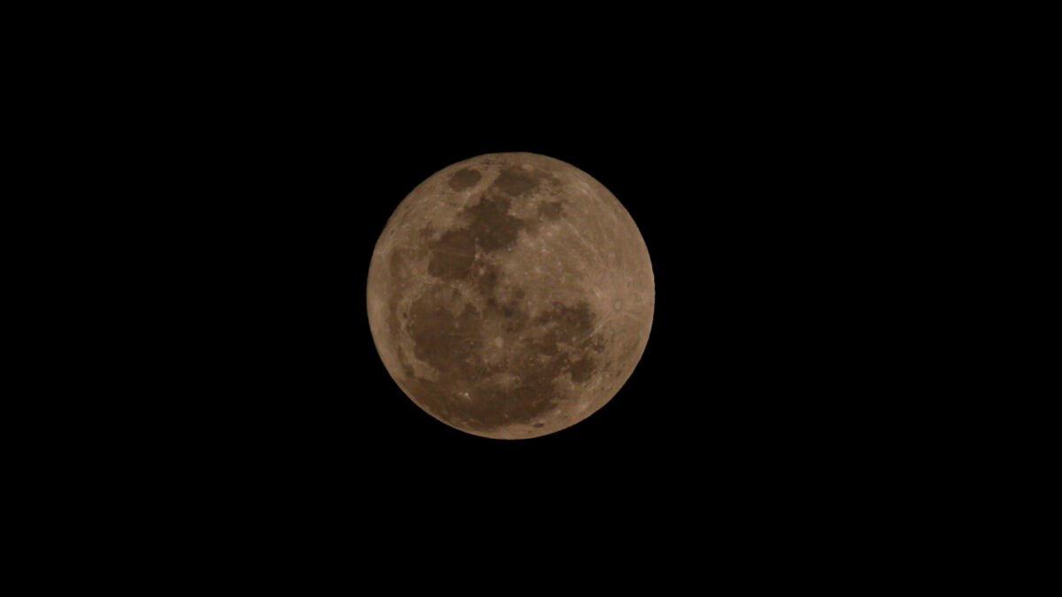 Fase da Lua hoje: minguante gibosa, com cerca de 97% iluminada
