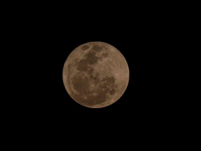 Fase da Lua hoje: minguante gibosa, com cerca de 97% iluminada
