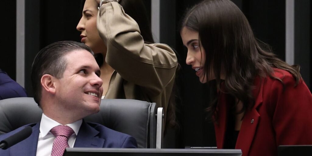 Tabata Amaral durante sessão da Câmara dos Deputados, em votações