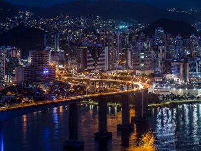 ES tem alerta laranja de tempestade nesta sexta (16): até 100 mm de chuva e rajadas de 100 km/h