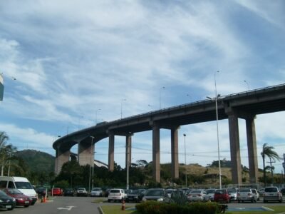 Multidão faz Terceira Ponte balançar em ato político em Vitória; engenheiro explica