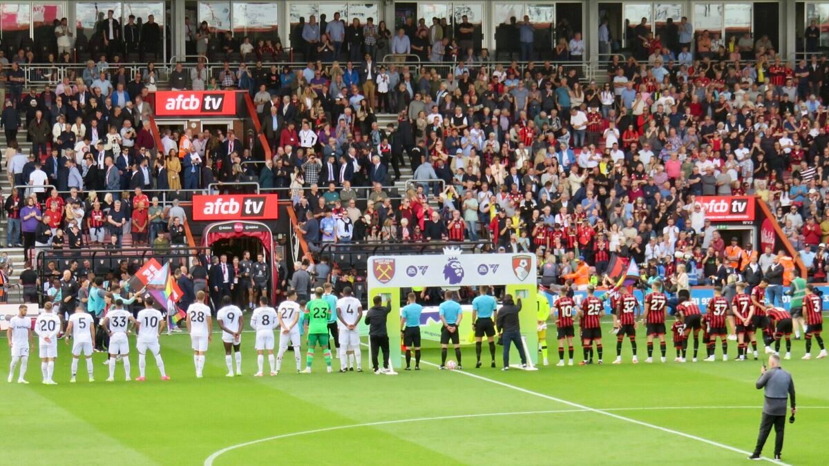 Bournemouth recebe Milan pela Liga Europa às 16h, na CazéTV