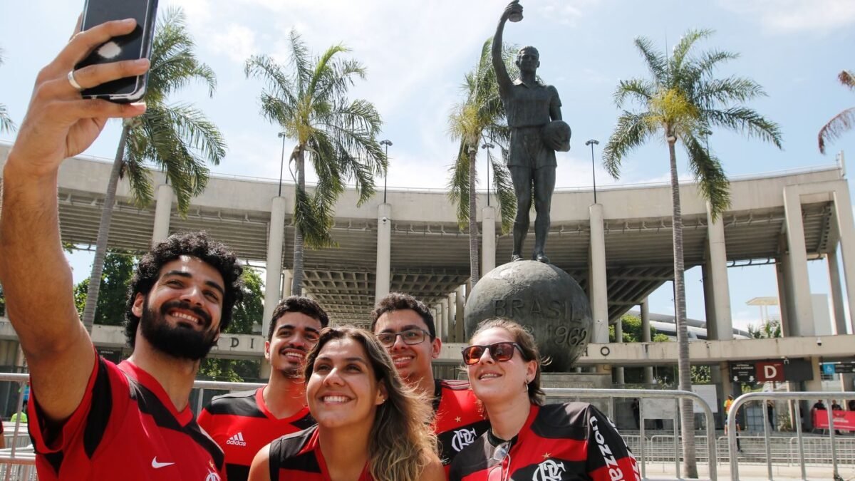 Casal pede à Justiça que Pedro, do Flamengo, deixe casa no Recreio