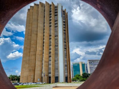 Bolsa Família de outubro sai para todos os NIS até quarta (21); piso sobe a R$ 691