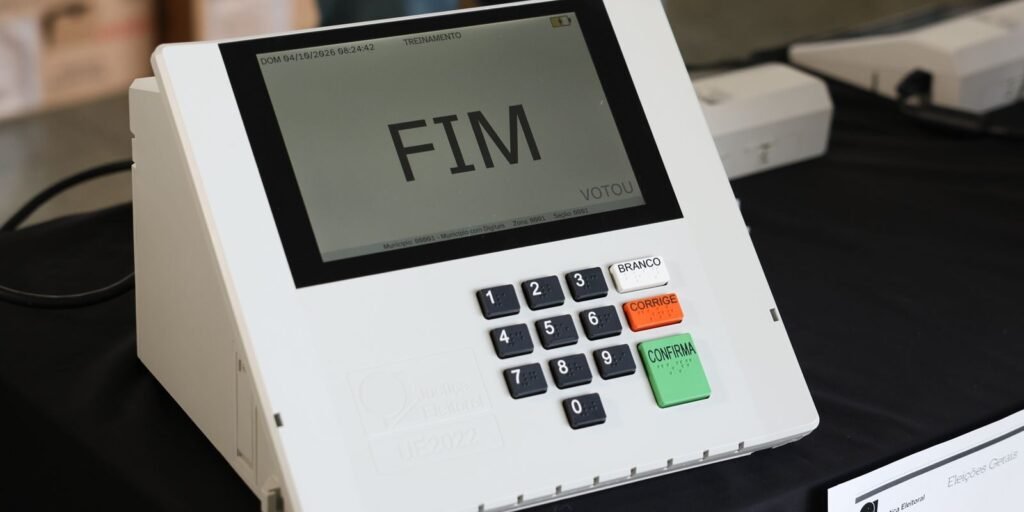 TSE faz demonstração de como votar na urna eletrônica, na Rodoviária de Brasília