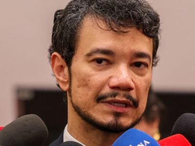 Paes lidera com 48,6% contra 39,8% de Ruas na véspera da eleição no Rio