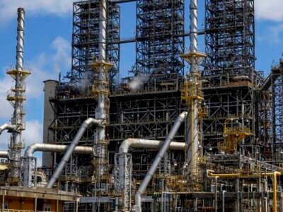 Brent chega a US$ 110 pela 1ª vez desde maio com tensão no Oriente Médio e ataques na Rússia