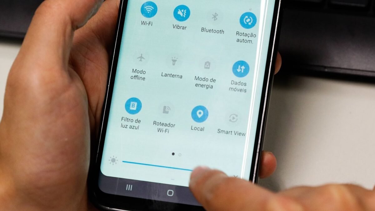 Chip internacional, eSIM ou roaming da operadora: como ter internet na viagem