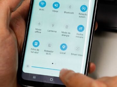 Chip internacional, eSIM ou roaming da operadora: como ter internet na viagem