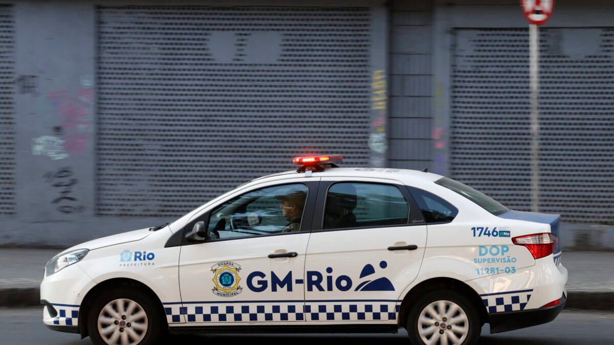 Idoso de 72 anos morre atropelado por moto em Fazenda Rio Grande; motociclista foge