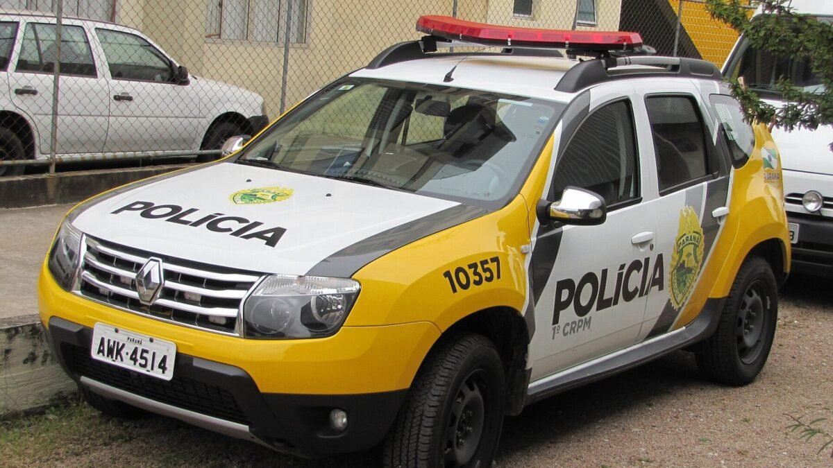 Viatura da PM desce ladeira sem controle em Curitiba; corporação diz que não houve feridos