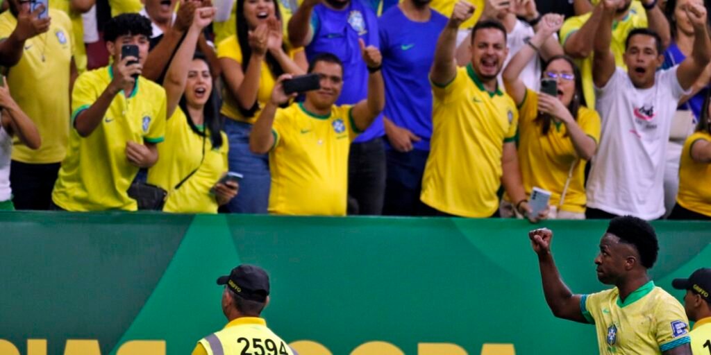 Vini Jr. durante jogo entre Brasil e Colômbia pelas Eliminatórias da Copa do Mundo, em Brasília