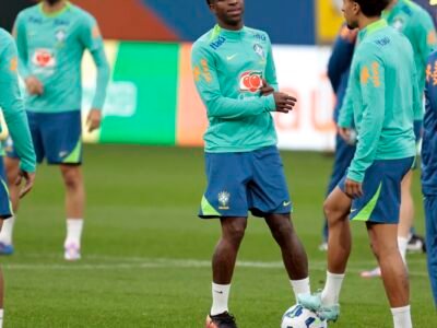 Mourinho diz que, no lugar de Vini Jr., provavelmente não estaria no Real Madrid