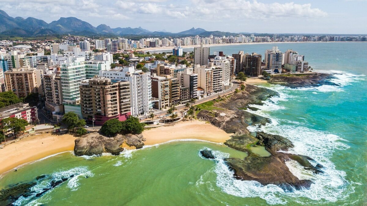 Alagamento em Guarapari dificulta ida de moradores às urnas no bairro Village do Sol
