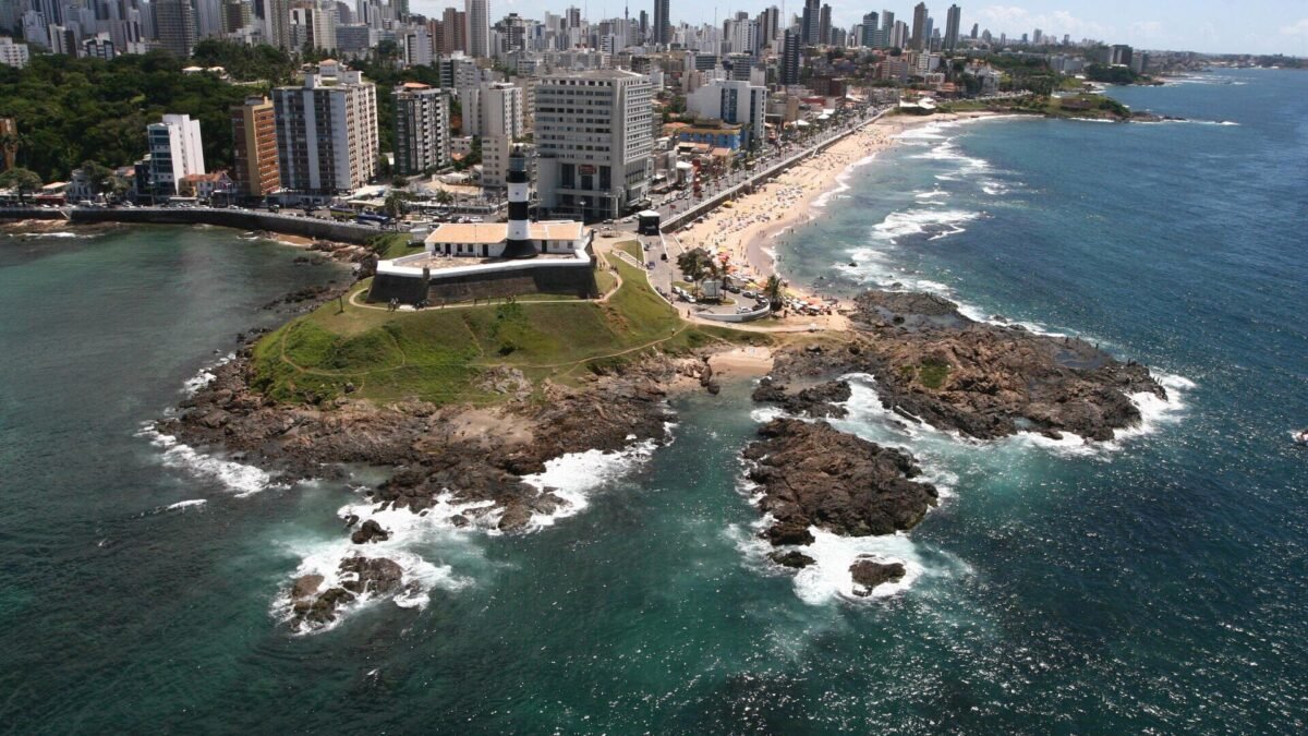 Inmet emite alerta de chuva intensa para 382 cidades da Bahia até terça (20)