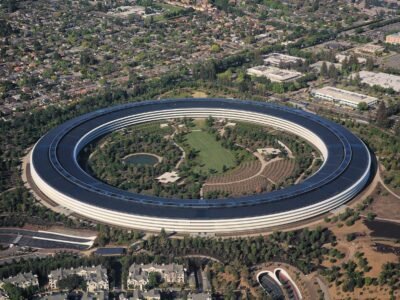 Apple volta a valer mais de US$ 5 trilhões na Bolsa; ações sobem 26% em 2026