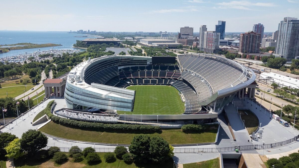 Bears x Patriots abre a semana 7 da NFL nesta quinta, às 21h15, em Chicago