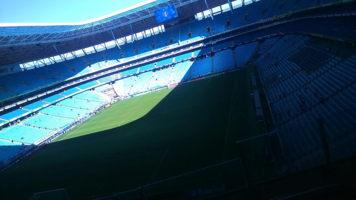 Grêmio recebe o Athletico-PR às 21h30 e jogo passa no SporTV e no Premiere
