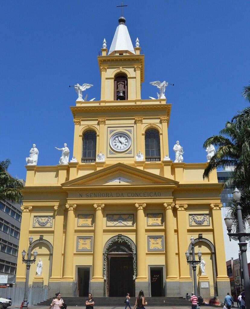 Vista da Catedral de Campinas (SP), disponível no banco de imagens Wikimedia Commons