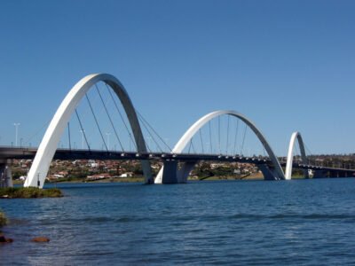 DER reduz de duas para uma as faixas reversíveis da Ponte JK após o 1º dia de teste