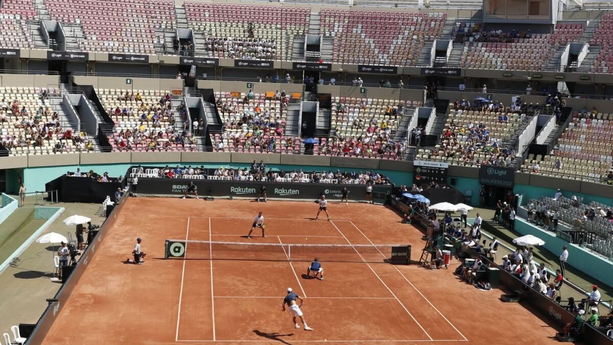 Alcaraz estreia em Viena contra Khachanov, que nunca venceu em seis duelos