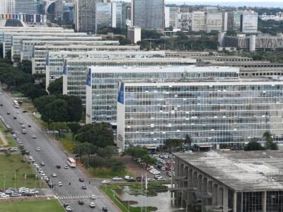 Sexta (30) não é feriado: servidores têm ponto facultativo e o setor privado trabalha