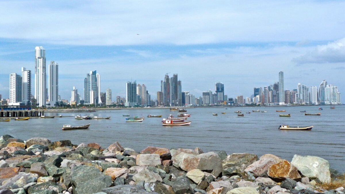 Terremoto de magnitude 7,7 atinge o Panamá e provoca pânico na capital