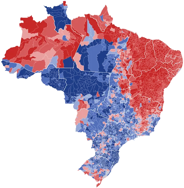 Mapa do Brasil com os municípios pintados de vermelho onde Lula venceu e de azul onde Flávio Bolsonaro venceu o 2º turno